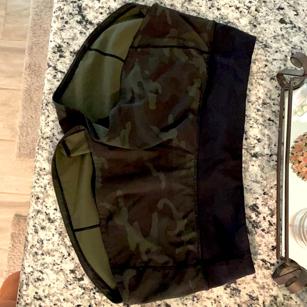 Size 4 Lululemon speed up 2.5” camp colored shorts